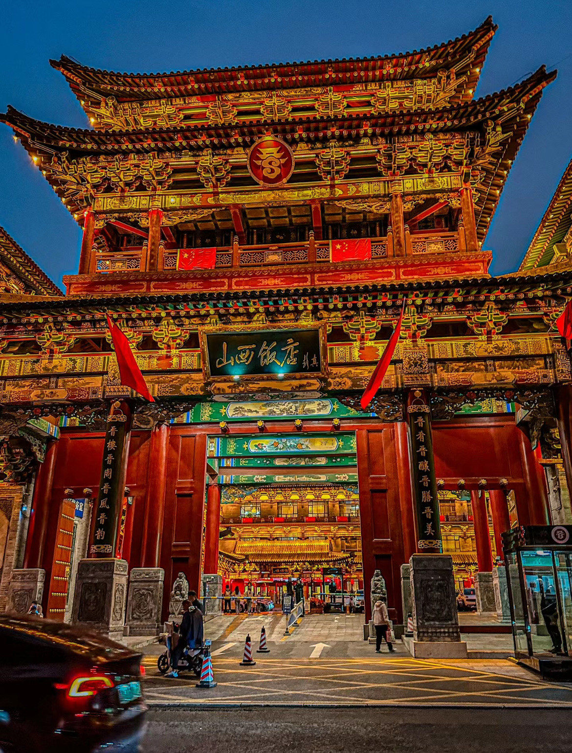 这家山西的饭店或许白天一般,但夜景绝了