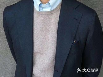 和男朋友在一起很久啦，他本人一直都比较酷爱穿西装