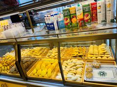 面包甜点陈列柜-玛尔哈巴·塔塔尔糕点(华侨小区店)