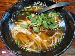 蚝汁卤肉粉-黑白电视长沙小吃(美林M·LIVE天地东座店)