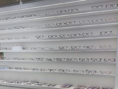 -美式眼镜·授权蔡司.依视路.尼康.豪雅.明月(南翔印象城店)