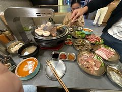 -围炉肉舍•炭烤活鳗•丹东海鲜烤肉(步行街店)