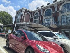 -房地产交易中心-停车场