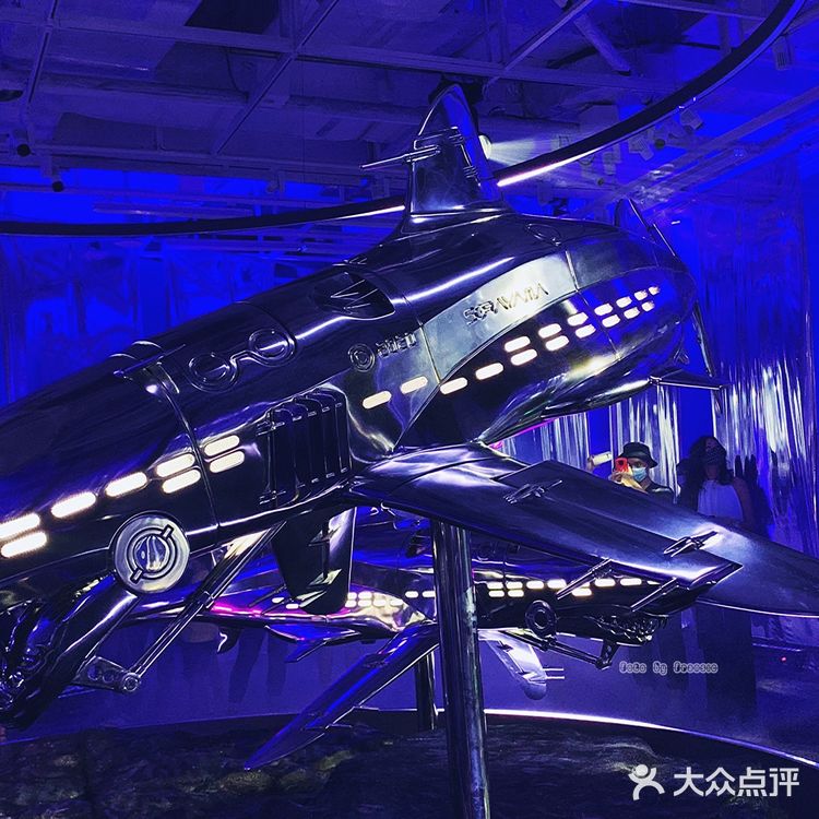全球首展‼️明日基地✖️空山基·鯊魚領域🦈