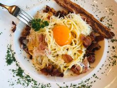 -Chom Cafe and Restaurant