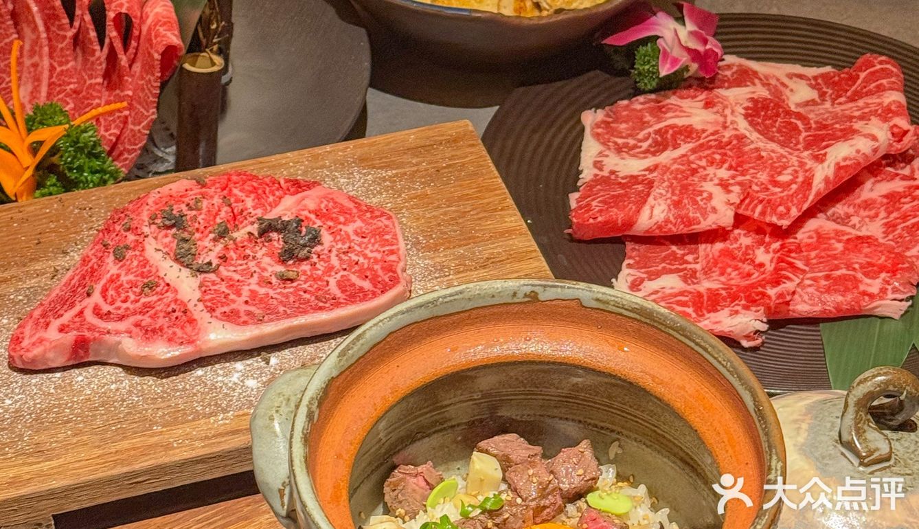 和牛烤肉天花板！肉质鲜嫩多汁，口感极佳。在这里