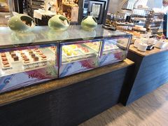 面包甜点陈列柜-白天鹅宾馆·流浮阁咖啡厅