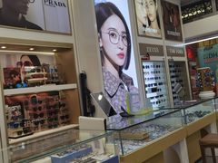 -美式眼镜·授权蔡司.依视路.尼康.豪雅.明月(人民广场店)