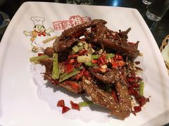 秘制香辣鹅翅-渔公馆·川菜馆·家宴·生日宴(大地中央广场店)