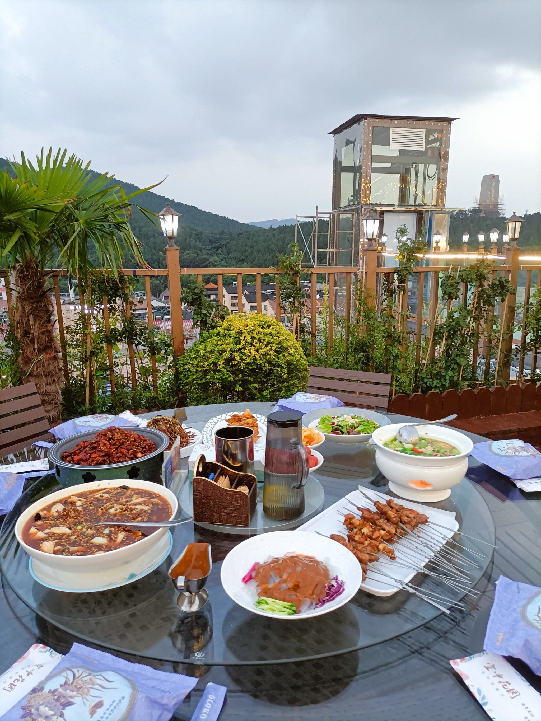 还挺实惠
#空中花园北平台餐厅#济南攻略#露台餐厅#约会餐厅