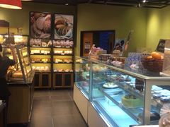 面包甜点陈列柜-皇冠幸福里动物奶油生日蛋糕(万达店)