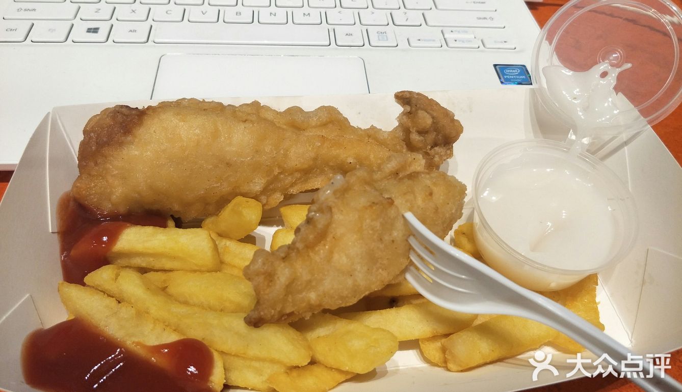 学校里的鱼薯店，应该是新开的