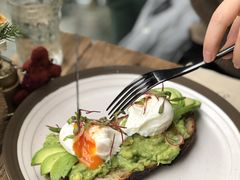 牛油果温泉蛋吐司-O'mills Sourdough Bakery&Bistro(永嘉路店)