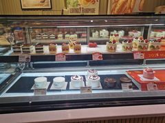 面包甜点陈列柜-巴黎贝甜(龙之梦购物中心虹口店)