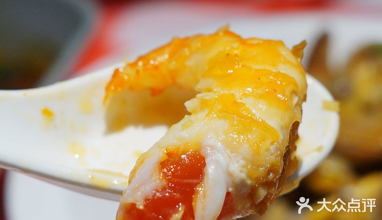 比我的手掌心还大，肉饱满度100%，咬一口，爆汁哇