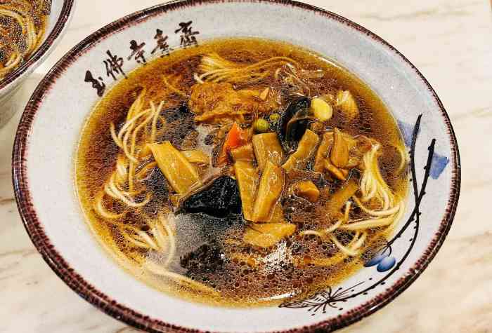 玉佛寺素斋(江宁路店)-"新年去玉佛寺,中午吃了个素面.一楼是吃.