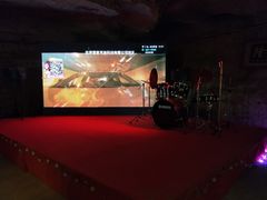 -洞穴餐厅