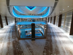 -上海滴水湖皇冠假日酒店