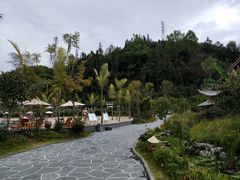 -腾冲洞山温泉村