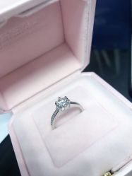 -威德钻石-克拉钻大本营(南京东路店)