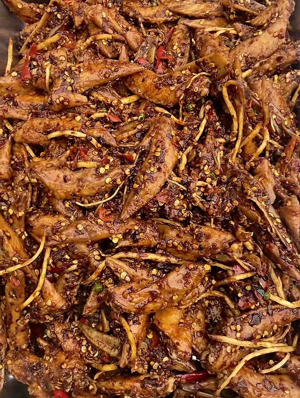 佤味绝味鸡翅尖 味道超绝
麻辣香滴