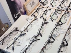 -诺柯视眼镜-蔡司依视路官方工厂店(淞南一店)