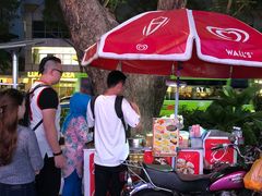 -詹爷爷乌节路街头冰淇淋