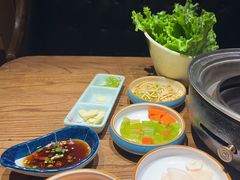 -明洞阿姨·韩式酱蟹烤肉·创意料理(三元桥店)