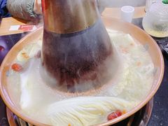 -果松木炭酸菜铜火锅·外婆参鸡汤