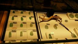 -北京七彩云南翡翠珠宝旗舰店(月坛店)