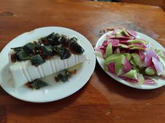 皮蛋豆腐-宝瑞门钉肉饼店