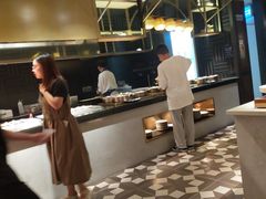 -钱小奴海鲜自助黑金店(杭州滨江龙湖店)