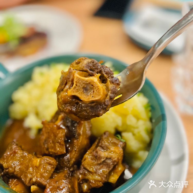 静安寺澳洲餐厅 第一次吃🦌Lu肉汉堡