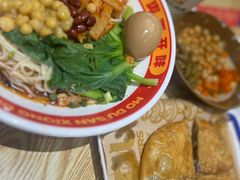酸辣笋尖豌杂面-魔都三兄弟酸辣粉·蘸卤炸串(虹桥万科店)