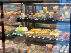 面包甜点陈列柜-星巴克(广州南站3层-A5口店)