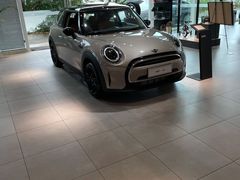 -南充通源宝马4S店(高坪店)