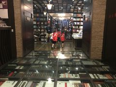 -钟书阁(松江泰晤士小镇店)