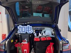 -TESLA 特斯拉(上海太古汇体验店)