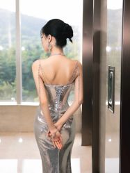 -不晚国际婚纱礼服