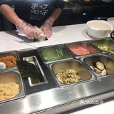 用芝麻、燕麦等五谷做的米浆，虽然小姐姐提醒了会烫口