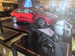 -TESLA 特斯拉(上海太古汇体验店)