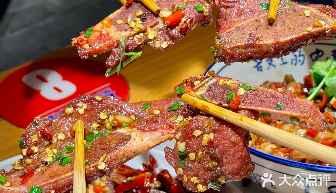 这家柴火鸡给人香迷糊了！锅气满满！