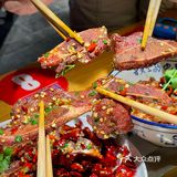 这家柴火鸡给人香迷糊了！锅气满满！