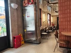 -必胜客(上海华谊新所店)