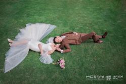 -现代经典婚纱摄影