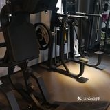 健身房开在两楼,刚进门第一眼看上去感觉很小