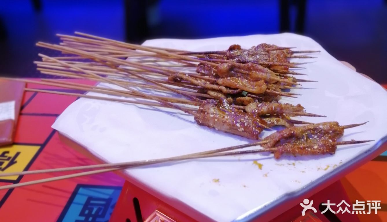 汉街一家明星开的烧烤店拔草[礼花][礼花]