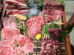 -山川小町·极番烧肉(新地假日广场店)