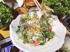 那胡同里的白领蔬菜沙拉-那胡同里的小烤肉馆(开发区万达店)