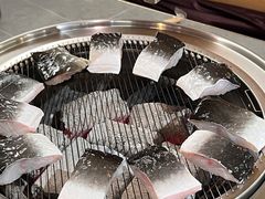 -围炉肉舍•炭烤活鳗•丹东海鲜烤肉(步行街店)